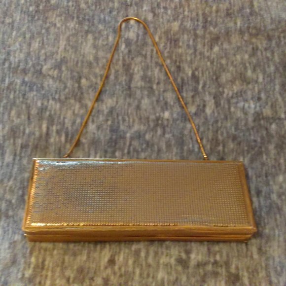 Whiting & Davis Handbags - EUC Whiting and David gold tone clutch handbag